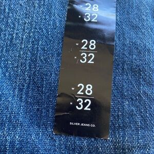 New – 28/32 Men’s Silver Jeans with tags. Retail tag $98. Loose Fit